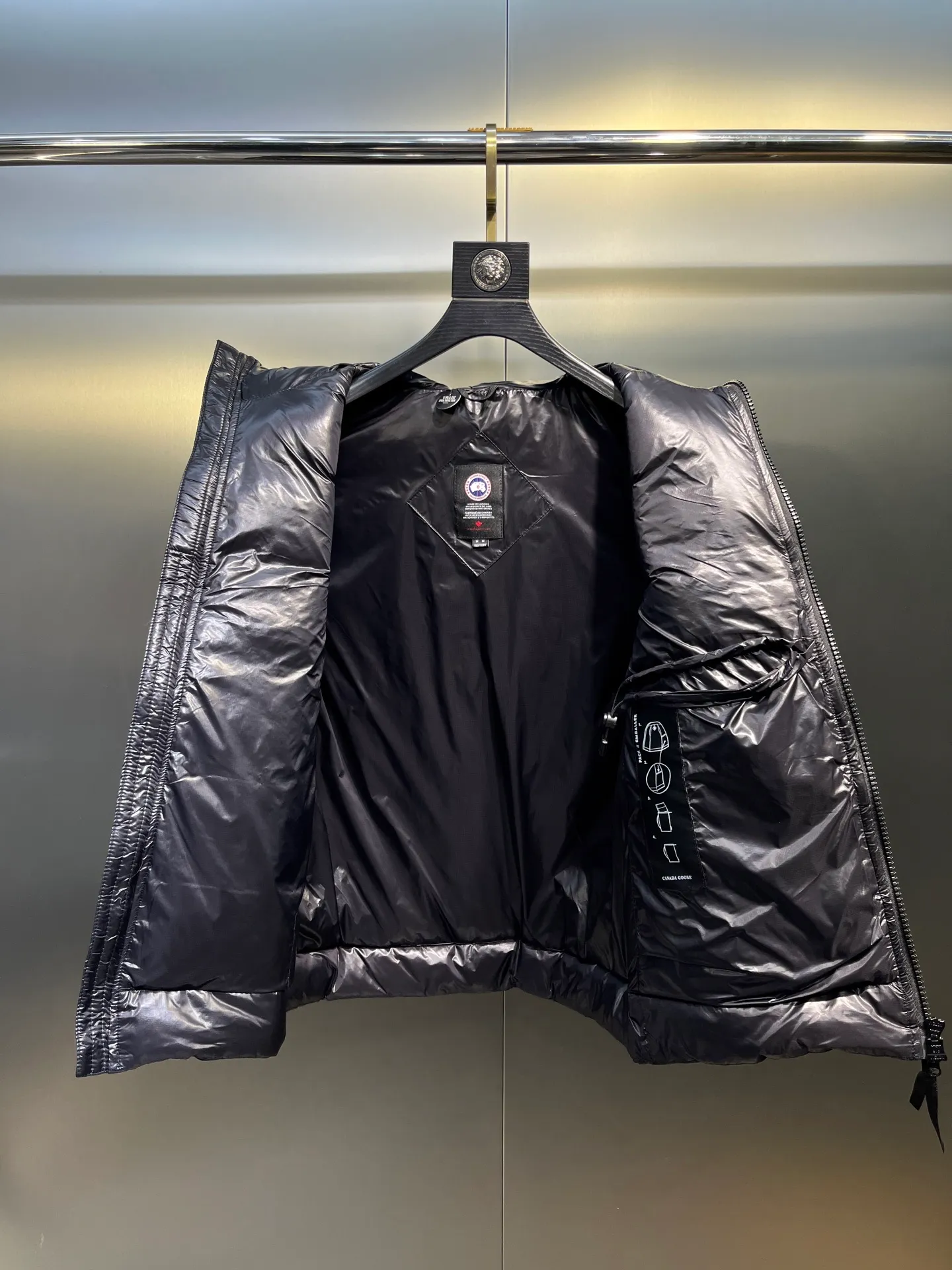 P560 Canadian brand CanadaGoose men's and women's CROFTON lightweight down vest 2229M DWR water-repellent treatment WindWall windproof fabric 700 fleece filling original mold opening details one to one production The upper body effect is stunning Exclusively available on the Xiaohongshu purchasing platform The highest version on the market Size: XS S M L XL XXL